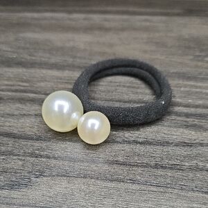Elegant Black Hair Tie with Cream Pearls